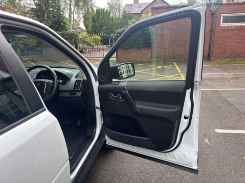 Land Rover Freelander 2.2 Freelander Black & White TD4 Auto 4WD 5dr 25