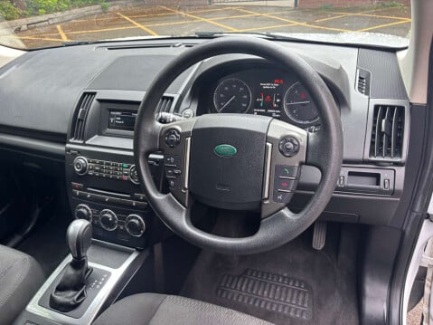 Land Rover Freelander 2.2 Freelander Black & White TD4 Auto 4WD 5dr 31