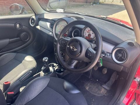 Mini Hatch 1.6 One 3dr 23