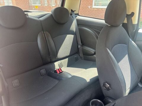 Mini Hatch 1.6 One 3dr 30