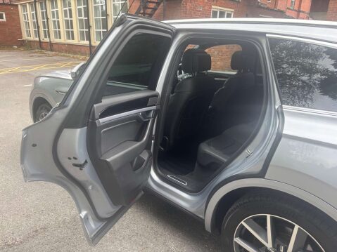 Volkswagen Touareg 3.0 Touareg V6 R-Line Tech TDI Auto 4WD 5dr 23