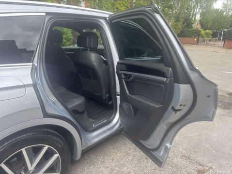 Volkswagen Touareg 3.0 Touareg V6 R-Line Tech TDI Auto 4WD 5dr 25