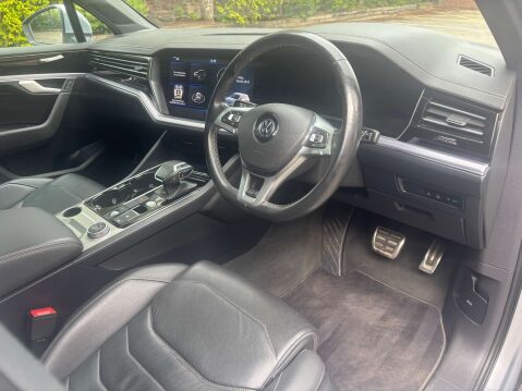 Volkswagen Touareg 3.0 Touareg V6 R-Line Tech TDI Auto 4WD 5dr 26
