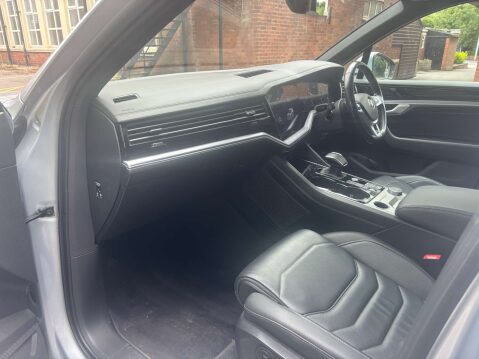 Volkswagen Touareg 3.0 Touareg V6 R-Line Tech TDI Auto 4WD 5dr 29