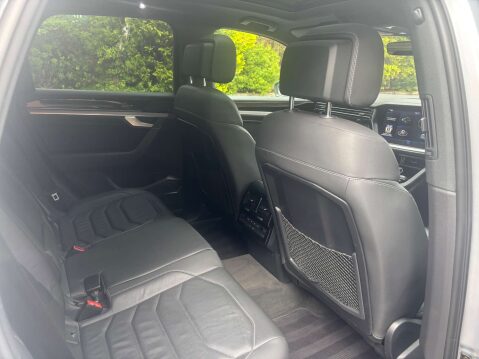 Volkswagen Touareg 3.0 Touareg V6 R-Line Tech TDI Auto 4WD 5dr 33