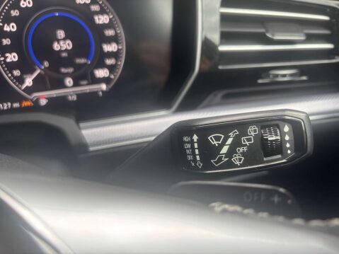 Volkswagen Touareg 3.0 Touareg V6 R-Line Tech TDI Auto 4WD 5dr 44