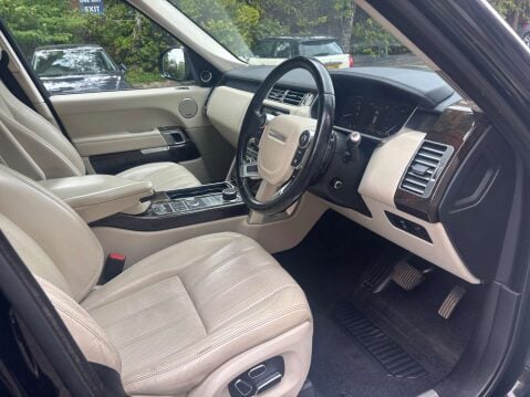 Land Rover Range Rover 3.0 Range Rover Vogue TDV6 Auto 4WD 5dr 22