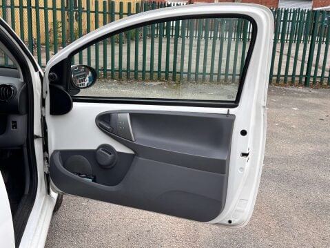 Toyota Aygo 1.0 Aygo Go VVT-i 3dr 31