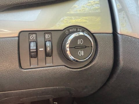 Vauxhall Mokka 1.7 CDTi Exclusiv 2WD Euro 5 (s/s) 5dr 17