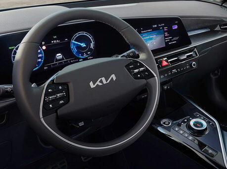 Image of dual display in the Kia Niro.