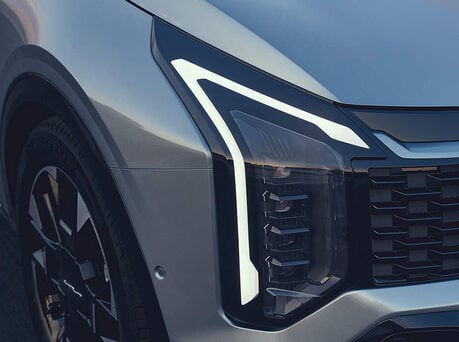Close-up image of new Sportage bumper and grille.
