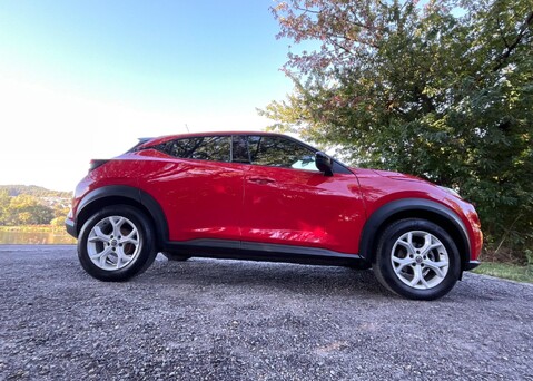 Nissan Juke 1.0 DIG-T Acenta 5-Door Hatchback 6