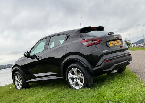 Nissan Juke 1.0 DIG-T Acenta 5-Door Hatchback 4
