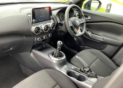 Nissan Juke 1.0 DIG-T Acenta 5-Door Hatchback 8