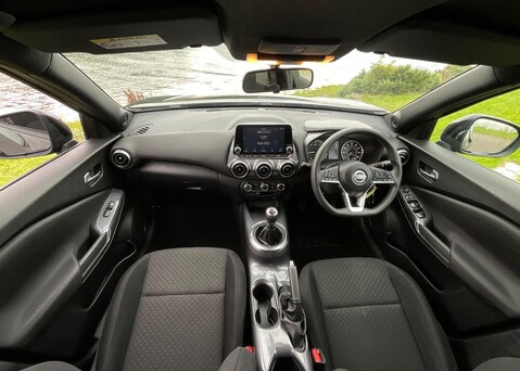 Nissan Juke 1.0 DIG-T Acenta 5-Door Hatchback 9