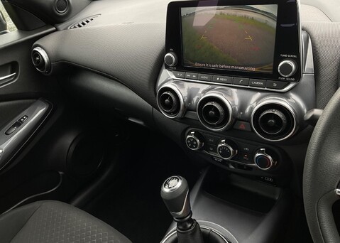 Nissan Juke 1.0 DIG-T Acenta 5-Door Hatchback 10