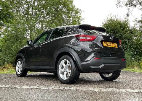 Nissan Juke 1.0 DIG-T Acenta 5-Door Hatchback 8