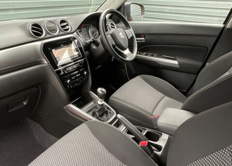 Suzuki Vitara SZ-T BOOSTERJET MHEV 9