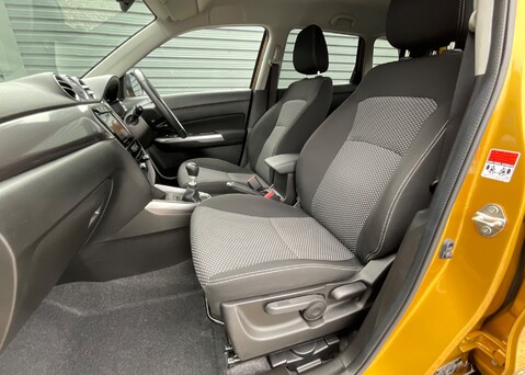 Suzuki Vitara SZ-T BOOSTERJET MHEV 10