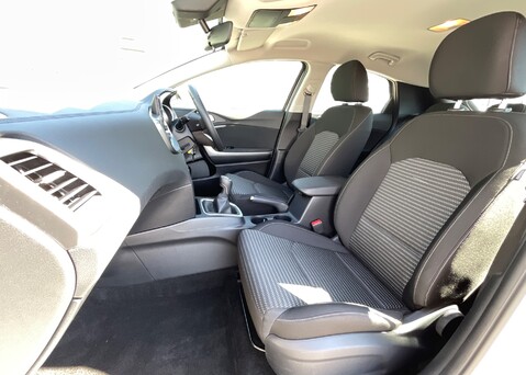 Kia Xceed 1.5 T-GDi '2'  13