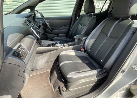 Nissan LEAF TEKNA 17