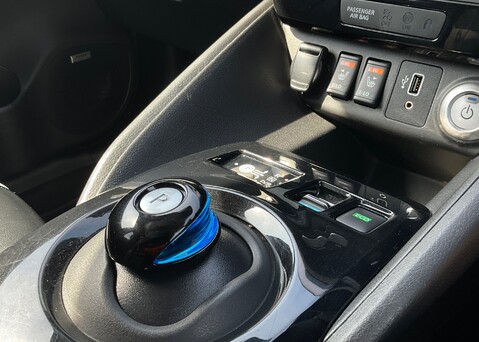 Nissan LEAF TEKNA 24