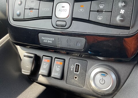 Nissan LEAF TEKNA 25