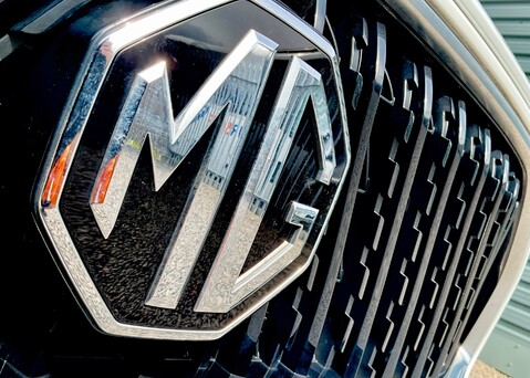 MG HS TROPHY 4
