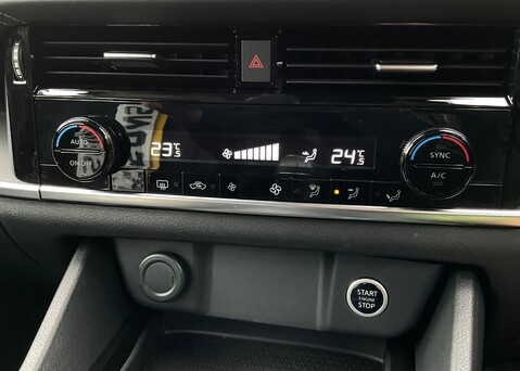 Nissan Qashqai DIG-T ACENTA PREMIUM MHEV 21