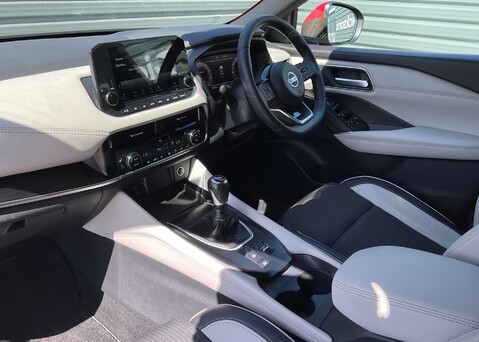 Nissan Qashqai DIG-T TEKNA MHEV 11