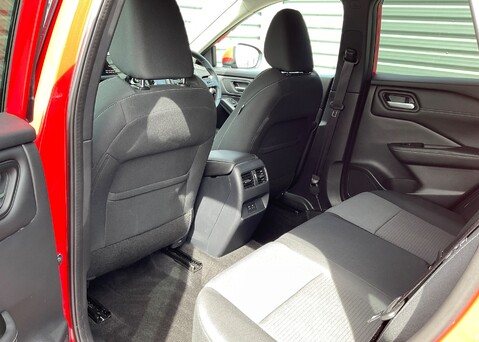 Nissan Qashqai DIG-T N-CONNECTA MHEV 11
