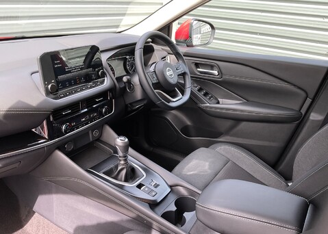 Nissan Qashqai DIG-T N-CONNECTA MHEV 15
