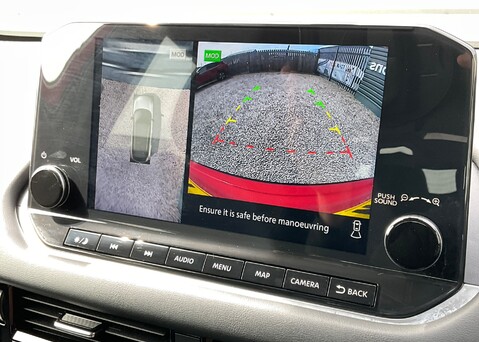 Nissan Qashqai DIG-T N-CONNECTA MHEV 16