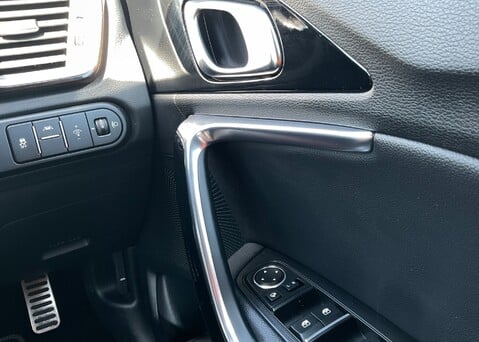 Kia Pro Ceed 1.5 T-GDi GT-LINE ISG 25