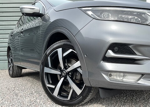 Nissan Qashqai DIG-T TEKNA PLUS 2