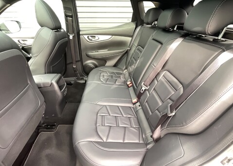 Nissan Qashqai DIG-T TEKNA PLUS 23