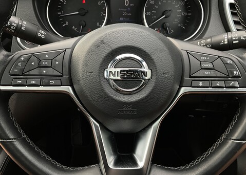 Nissan Qashqai DIG-T TEKNA PLUS 27