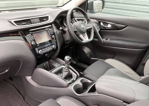 Nissan Qashqai 1.3DIG-T N-CONNECTA 13