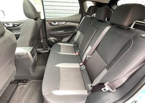 Nissan Qashqai 1.3DIG-T N-CONNECTA 18
