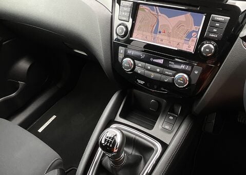Nissan Qashqai 1.3DIG-T N-CONNECTA 23