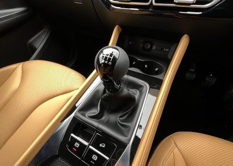 MG HS 1.5 T-GDI TROPHY 19