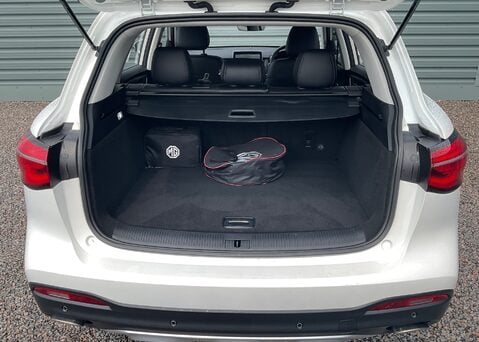 MG HS 1.5 T-GDI EXCITE PHEV 10