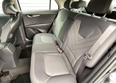 Kia Niro 1.6GDi HEV 2 13