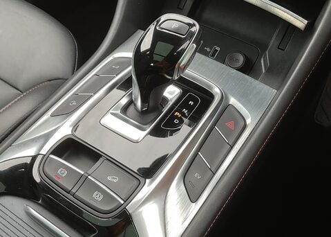 MG HS 1.5 T-GDI EXCLUSIVE PHEV 18