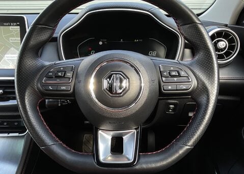 MG HS 1.5 T-GDI EXCLUSIVE 21