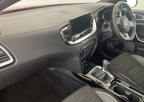 Kia Ceed 1.5T-GDi GT-LINE 138 ISG 9