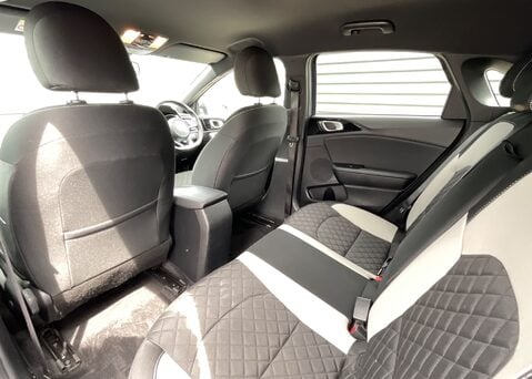 Kia Ceed 1.4 T-GDi GT-LINE ISG 14
