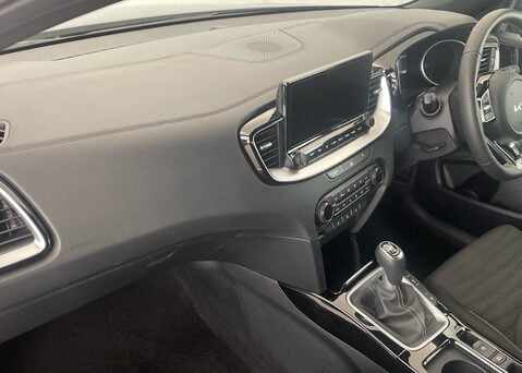 Kia Ceed 1.5 T-GDi GT-LINE ISG 8