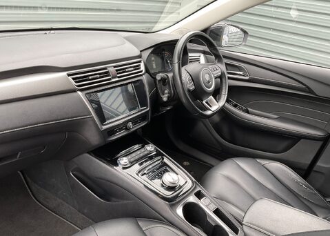 MG MG5 EXCLUSIVE 11