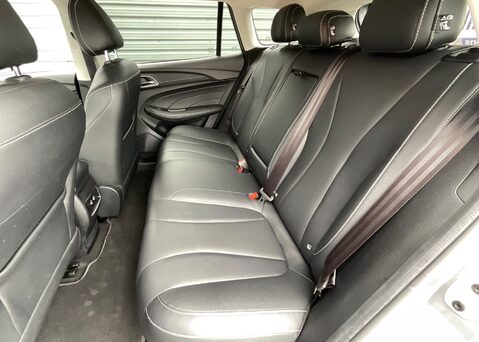 MG MG5 EXCLUSIVE 15